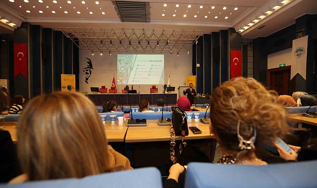 Öğretmenlere ’Akıllı şehir ve gelecek’ anlatıldı