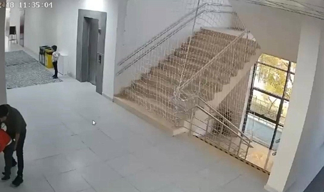 Okul müdürünün Heimlich manevrası öğrenciyi kurtardı