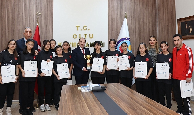 Oltu Cumhuriyet Ortaokulu kızları il birincisi oldu