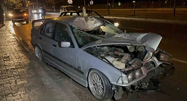 Otomobilin çarpmasıyla yaklaşık 100 metre savrulan yaya hayatını kaybetti