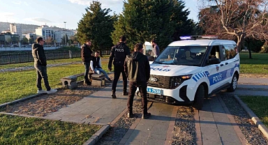 Parkta bıçaklı saldırıya uğradı