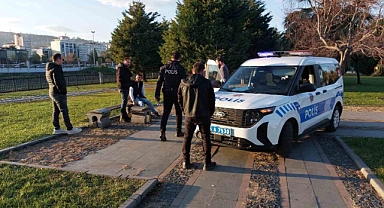 Parkta bıçaklı saldırıya uğradı