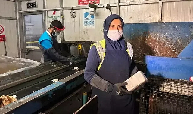 Pendik'te şaşırtan olay: Atık Ayrıştırma Bandında akıllı telefon bulundu