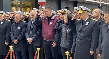 Pilota oğlu ve eşinden asker selamıyla veda