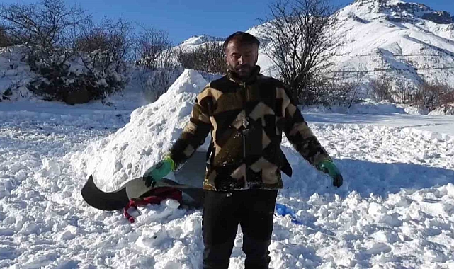 Profesyonel dağcı Bülent Erkan kar mağarası yaptı