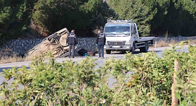 Refüjü aşan otomobil, karşı şeritteki istinat duvarına çarptı: 1 ölü, 1’i ağır 2 yaralı