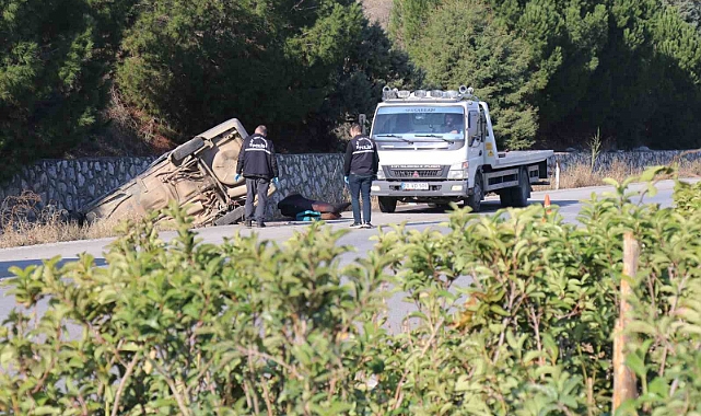 Refüjü aşan otomobil, karşı şeritteki istinat duvarına çarptı: 1 ölü, 1’i ağır 2 yaralı