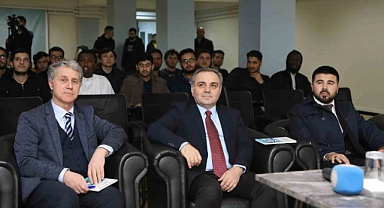 Rektör Altun, TDV tarafından düzenlenen ‘Kariyer Söyleşileri’ etkinliğine konuk oldu