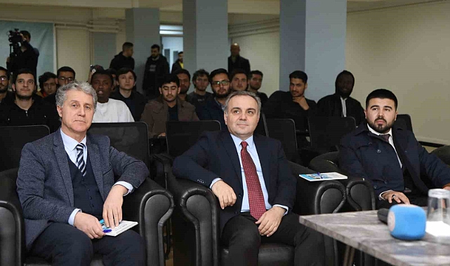Rektör Altun, TDV tarafından düzenlenen ‘Kariyer Söyleşileri’ etkinliğine konuk oldu