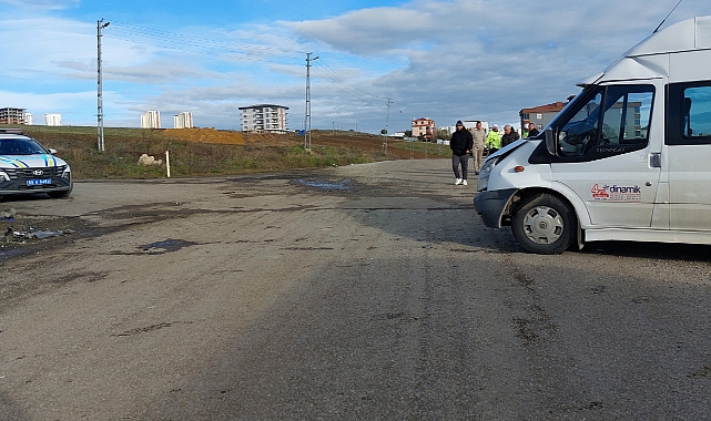 Samsun’da servis ile otomobil çarpıştı: 10’u öğrenci 15 yaralı
