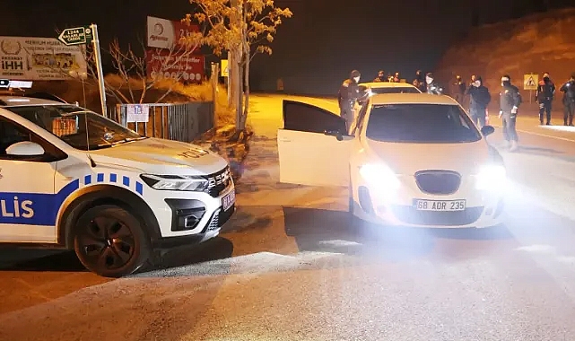 Sigortasız araçla yakalanan zanlı polise ecel terleri döktürdü, gazetecileri tehdit etti