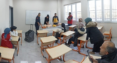 Sincik’te heimlich manevrası eğitimi verildi