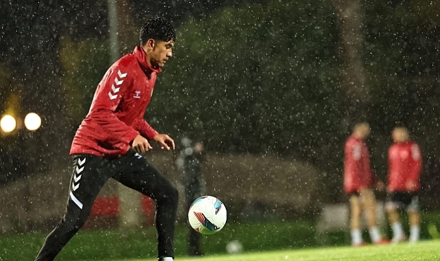Sivasspor, sağanak altında çalıştı