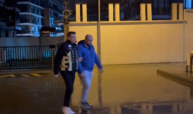 Sokak ortasında aracıyla ’lastik yaktı’