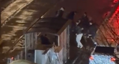 Sokak ortasından kavga böyle görüntülendi