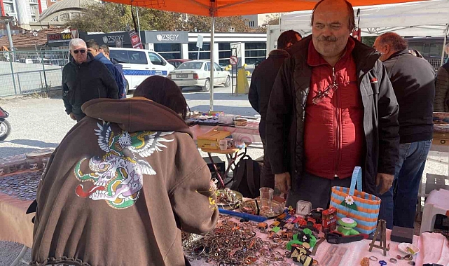 Son aylarda ilginin giderek arttığı Antika Pazarı’ndan vatandaş memnun