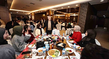 Tahmazoğlu öğrencilerle buluştu