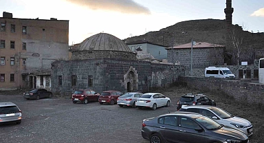 Tarihi hamamın hali içler acısı