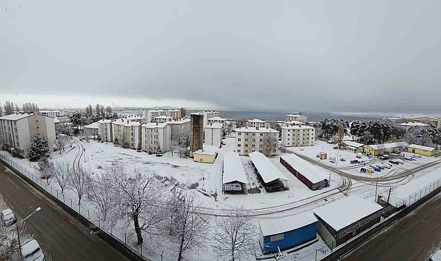 Tatvan'da kar yağışı başladı