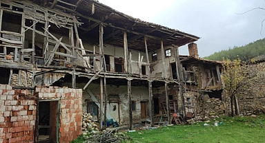 Tavasoğulları Konağı kurtarılmayı bekliyor