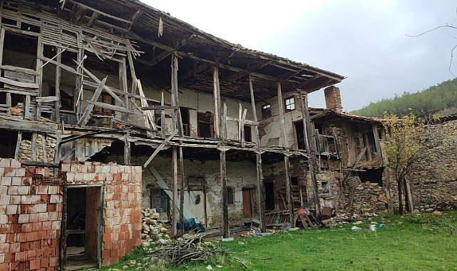 Tavasoğulları Konağı kurtarılmayı bekliyor