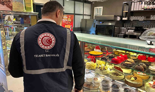 Ticaret Bakanlığı ekipleri İzmir’de market ve pastaneleri denetledi