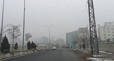 (Tıkla İzle) Patnos'u Sise Bürüyen Manzara: Bir Kamera Gözüyle