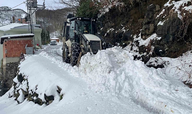 Trabzon’da kar nedeniyle kapanan mahalle yolları açılıyor