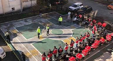 Trafik güvenliği için motokuryelere eğitim verildi
