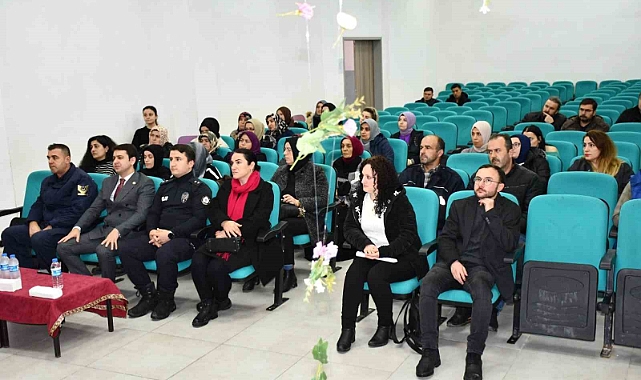 Türkeli’de “En İyi Narkotik Polisi Anne” semineri