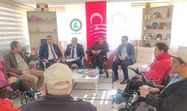 Türkiye Sakatlar Derneği Erzurum Şube Başkanı Efe; 'Engelli olmak, engellerle yaşamak değildir'
