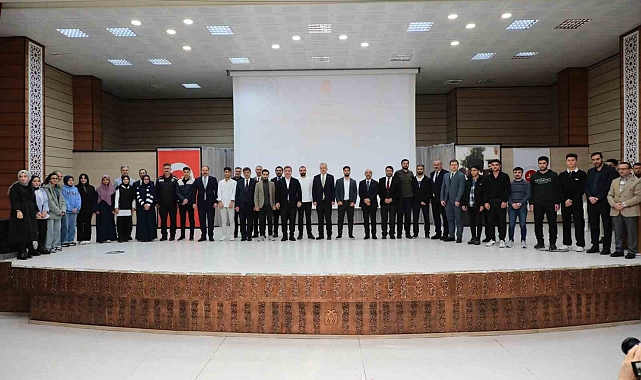 Umre ödüllü gençlik bilgi yarışmasında ödüller sahiplerini buldu