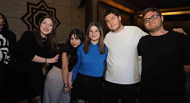 Üniversiteli gençlerden unutulmaz konser