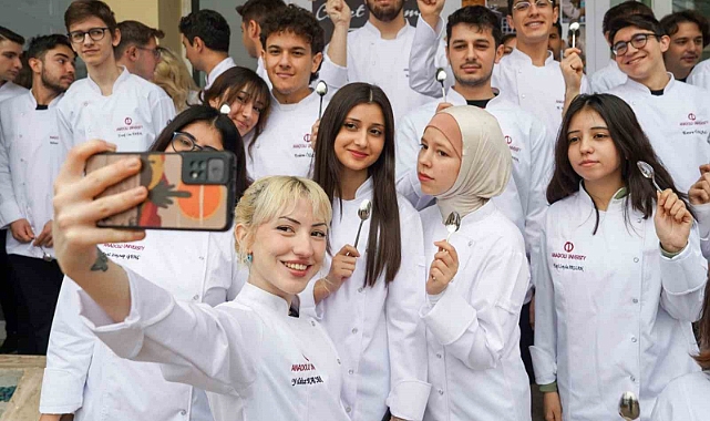 Ünlü şef Buğra Özdemir Turizm Fakültesi öğrencileriyle buluştu