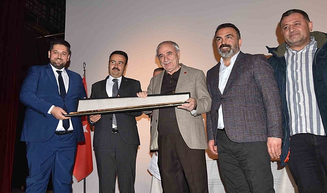 Ünlü yazar ve şair Nurullah Genç Ahlat'ta söyleşi yaptı