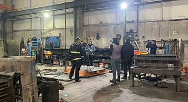 Üzerine 1 tonluk kalıp düşen işçi ağır yaralandı