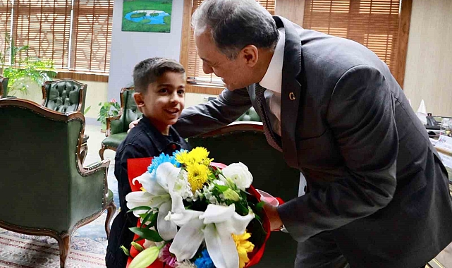 Vali Usta, minik Eymen ile bir araya geldi