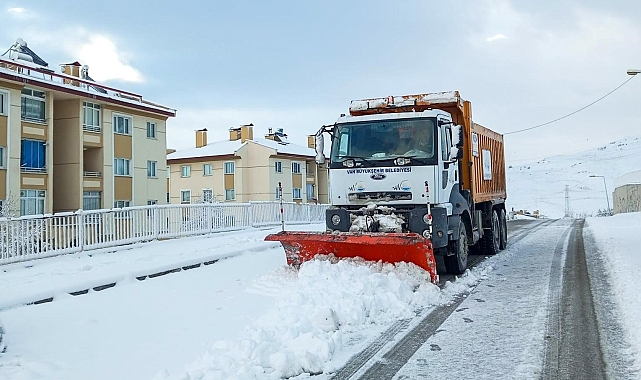 Van'da 131 yerleşim yerinin yolu ulaşıma kapandı
