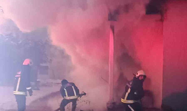 Van'da bir ev sobadan çıkan yangı ile küle döndü