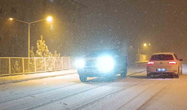 Van'da yoğun kar yağışı etkili oluyor