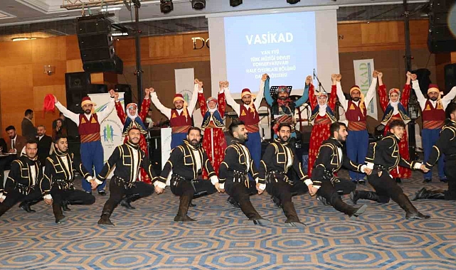 Vanlı kadınlardan köy çocukları için anlamlı gece