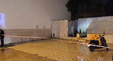 Yağmur sebebiyle kayan toprak binaya zarar verdi