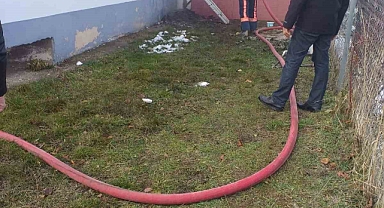 Yatak odasında çıkan yangınla az kalsın evi yanıyordu