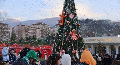 Yeni Yıl Meydanı’nda 2025 heyecanı başladı