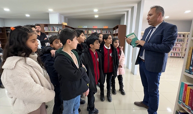 Yüksekova'da öğrencilere kütüphane tanıtımı yapıldı
