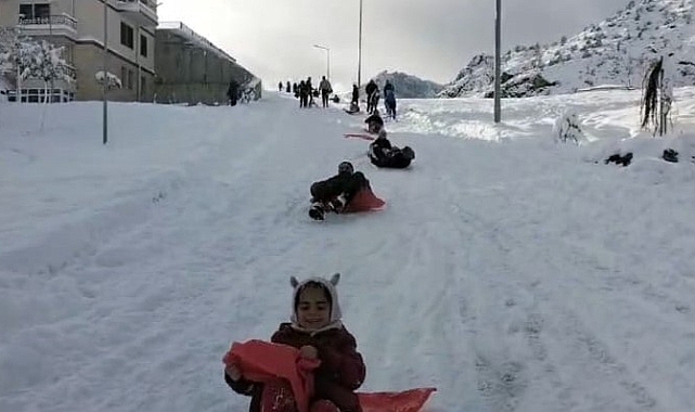 Yusufeli’nde 7’den 70’e kar keyfi