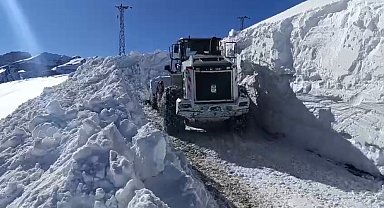 3 metrelik karla zorlu mücadele