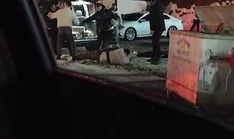 4 kişinin tekmeli yumruklu saldırısına uğradı, jandarma kurtardı