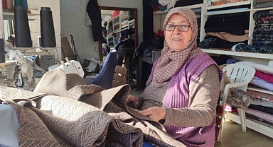 5 çocuklu kadın konteynerde terzilik yapıyor