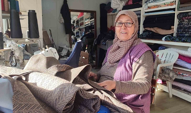 5 çocuklu kadın konteynerde terzilik yapıyor
